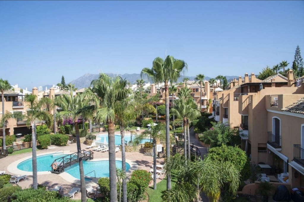 2 bedroom Townhouse for sale in Los Monteros with pool garage - € 1,150,000 (Ref: 9518406)