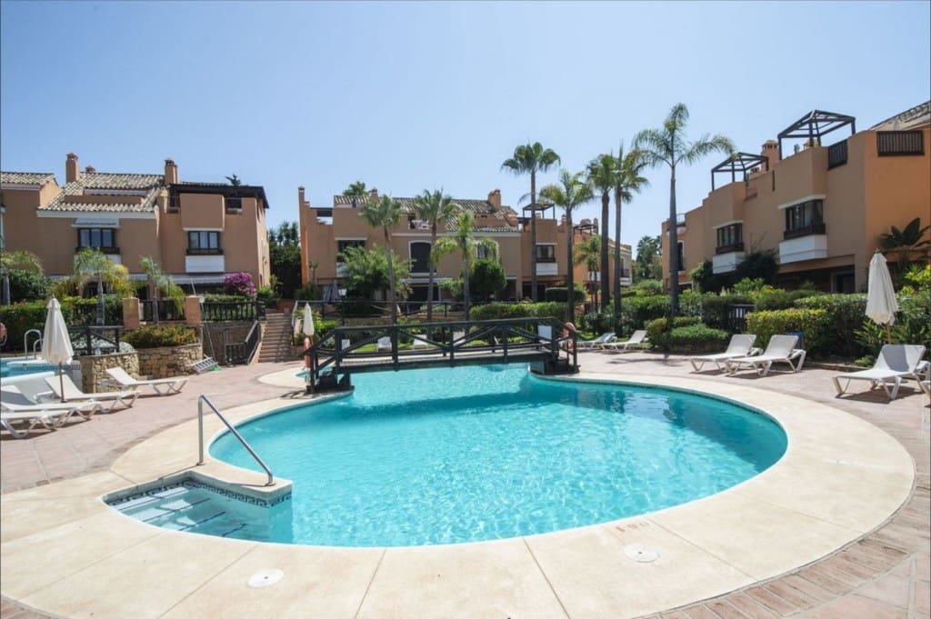 2 bedroom Townhouse for sale in Los Monteros with pool garage - € 1,150,000 (Ref: 9518406)