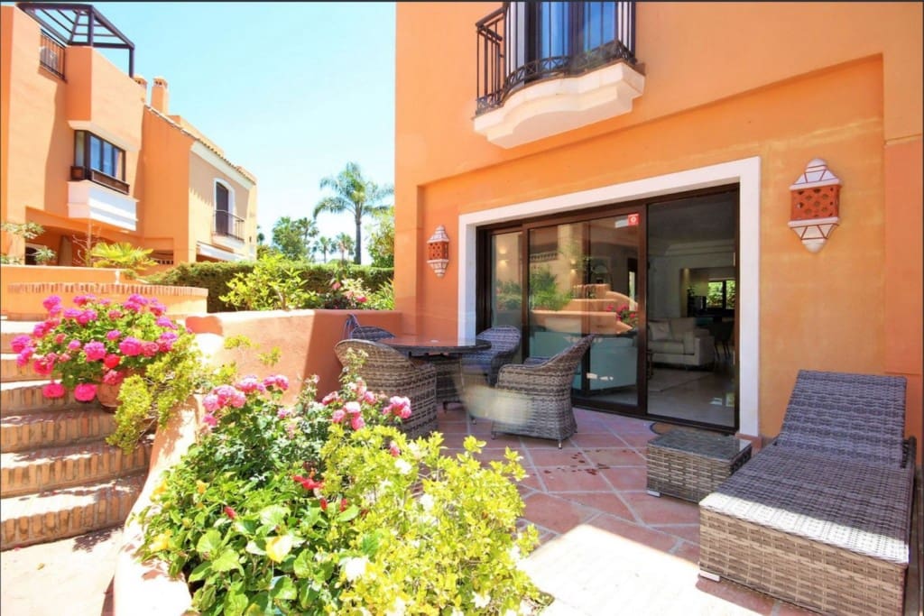2 bedroom Townhouse for sale in Los Monteros with pool garage - € 1,150,000 (Ref: 9518406)