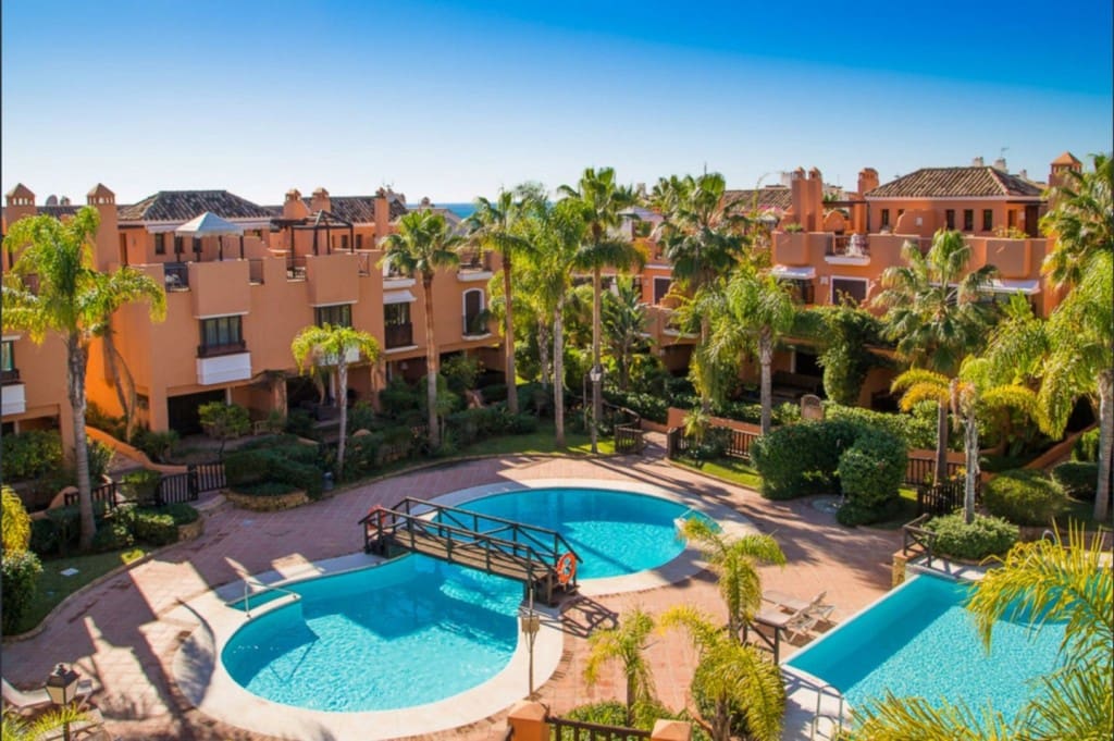 2 bedroom Townhouse for sale in Los Monteros with pool garage - € 1,150,000 (Ref: 9518406)