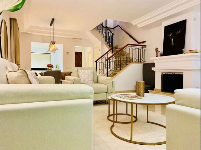 2 bedroom Townhouse for sale in Los Monteros, Marbella with pool garage - € 1,150,000 (Ref: 9518406)