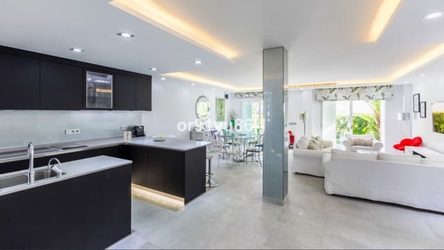 3 bedroom Townhouse for sale in Los Monteros, Marbella with pool garage - € 1,200,000 (Ref: 9518408)