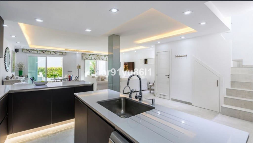 3 bedroom Townhouse for sale in Los Monteros with pool garage - € 1,200,000 (Ref: 9518408)