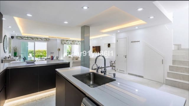 3 bedroom Townhouse for sale in Los Monteros, Marbella with pool garage - € 1,200,000 (Ref: 9518408)