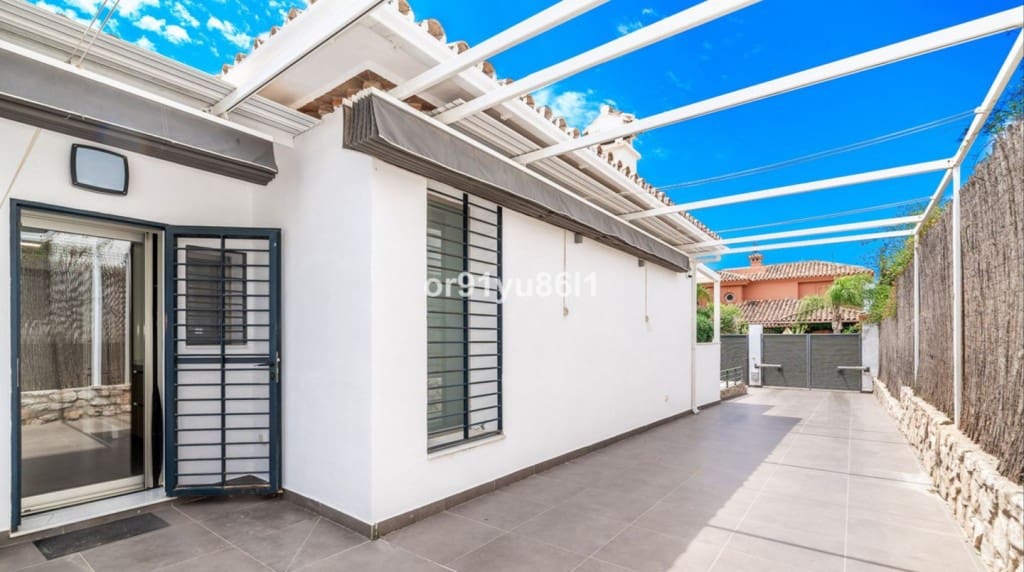 3 bedroom Villa for sale in Las Chapas with pool garage - € 1,749,000 (Ref: 9518409)