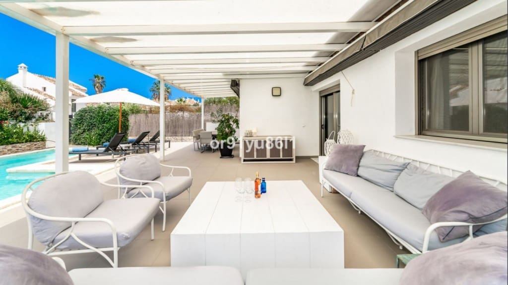 3 bedroom Villa for sale in Las Chapas with pool garage - € 1,749,000 (Ref: 9518409)