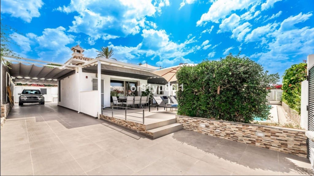 3 bedroom Villa for sale in Las Chapas with pool garage - € 1,749,000 (Ref: 9518409)