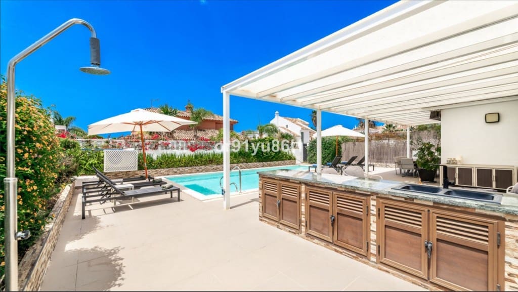 3 bedroom Villa for sale in Las Chapas with pool garage - € 1,749,000 (Ref: 9518409)