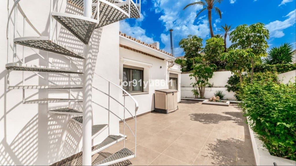 3 bedroom Villa for sale in Las Chapas with pool garage - € 1,749,000 (Ref: 9518409)