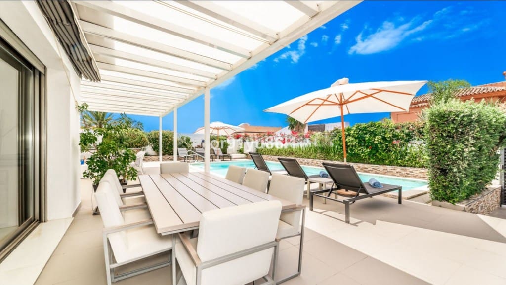 3 bedroom Villa for sale in Las Chapas with pool garage - € 1,749,000 (Ref: 9518409)