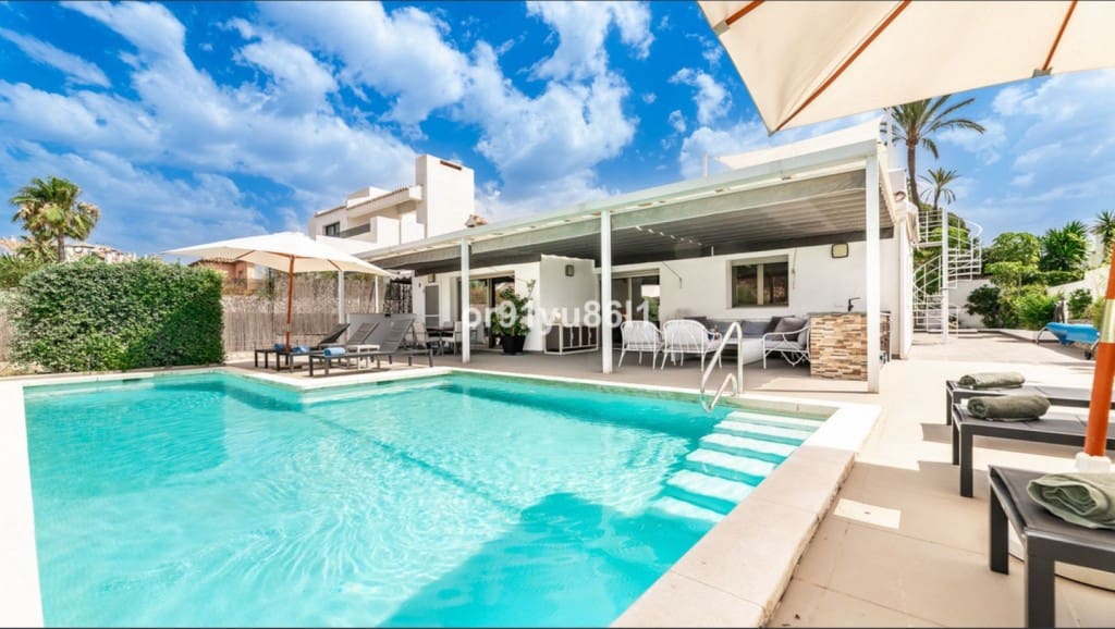 3 bedroom Villa for sale in Las Chapas with pool garage - € 1,749,000 (Ref: 9518409)