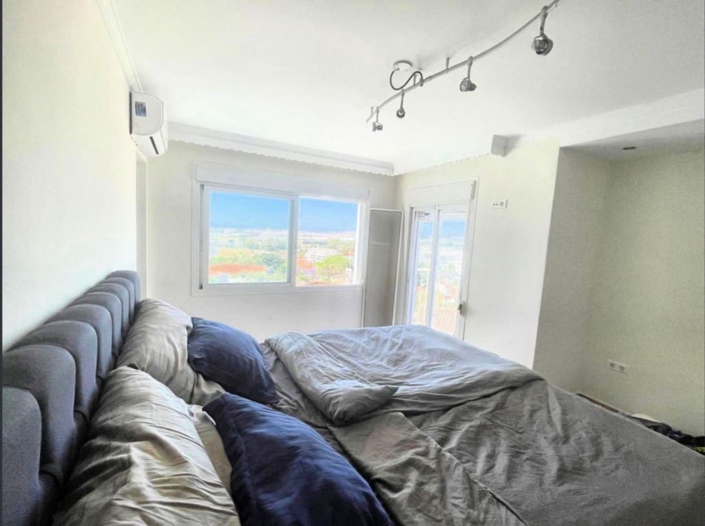 3 makuuhuone Huvila myytävänä paikassa Nueva Andalucia mukana uima-altaan - 1 050 000 € (Ref: 9526058)