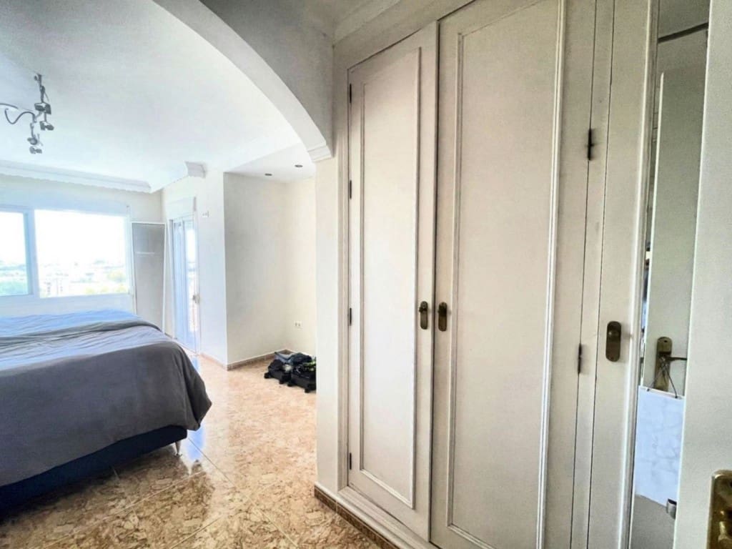 3 makuuhuone Huvila myytävänä paikassa Nueva Andalucia mukana uima-altaan - 1 050 000 € (Ref: 9526058)