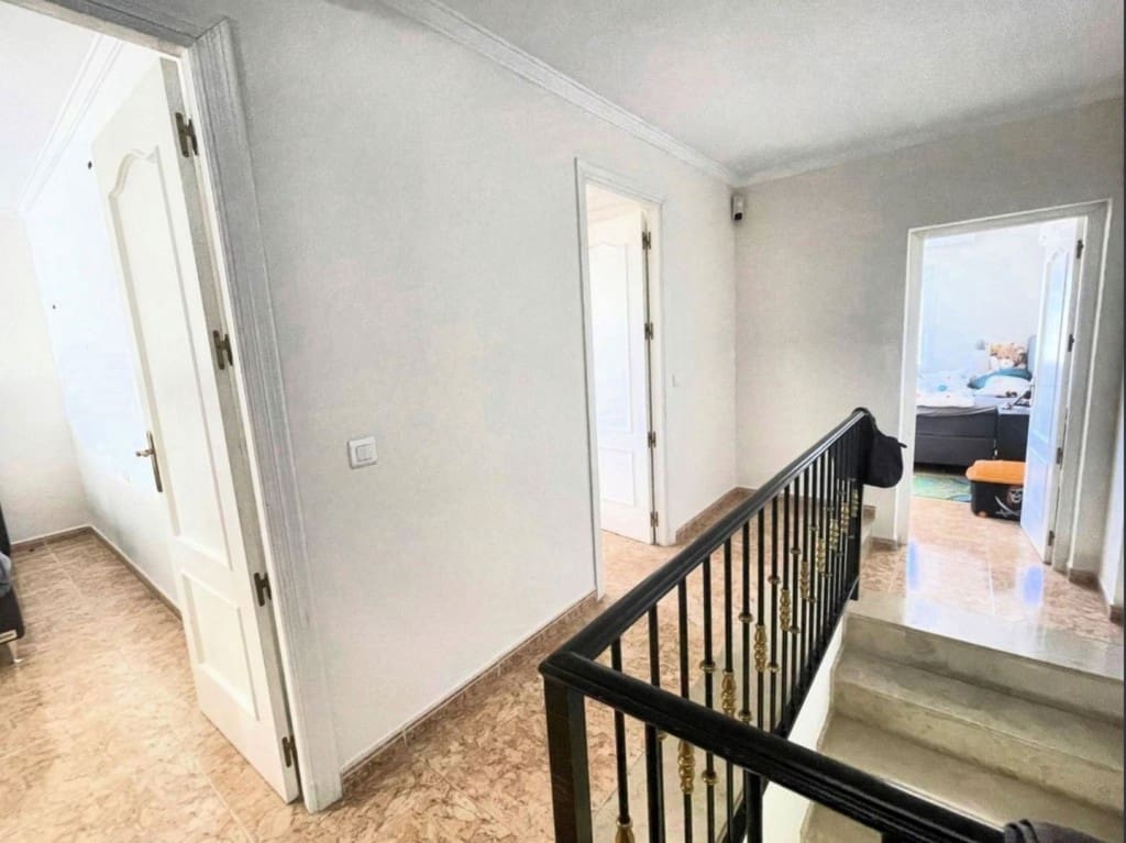 3 makuuhuone Huvila myytävänä paikassa Nueva Andalucia mukana uima-altaan - 1 050 000 € (Ref: 9526058)