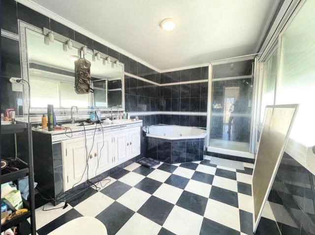 3 makuuhuone Huvila myytävänä paikassa Nueva Andalucia, Marbella mukana uima-altaan - 1 050 000 € (Ref: 9526058)