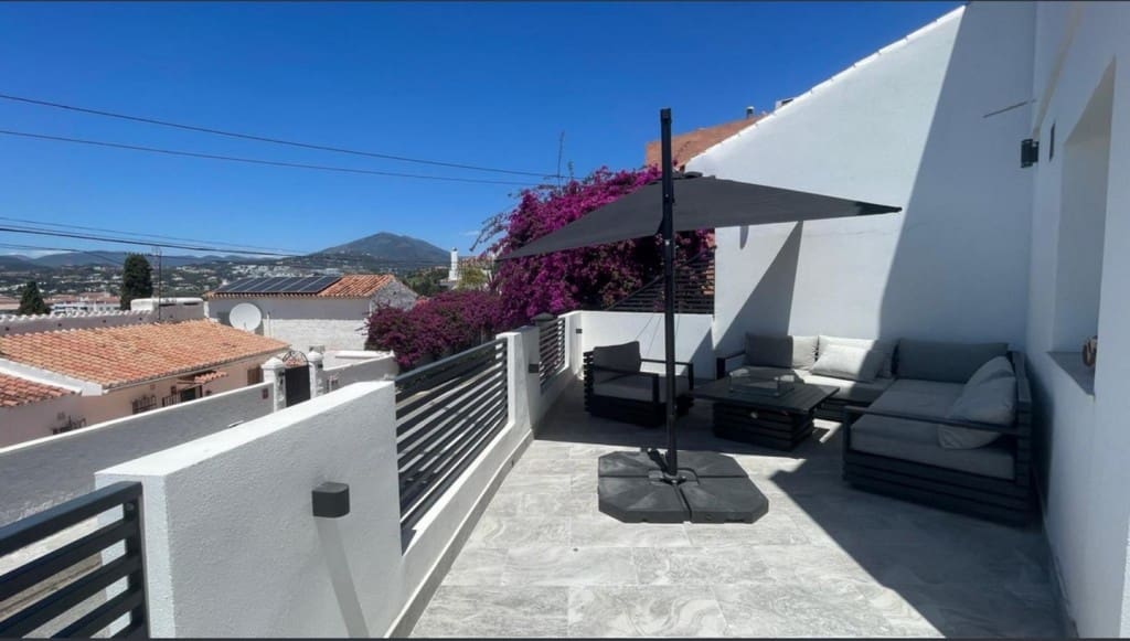 3 makuuhuone Huvila myytävänä paikassa Nueva Andalucia mukana uima-altaan - 1 050 000 € (Ref: 9526058)