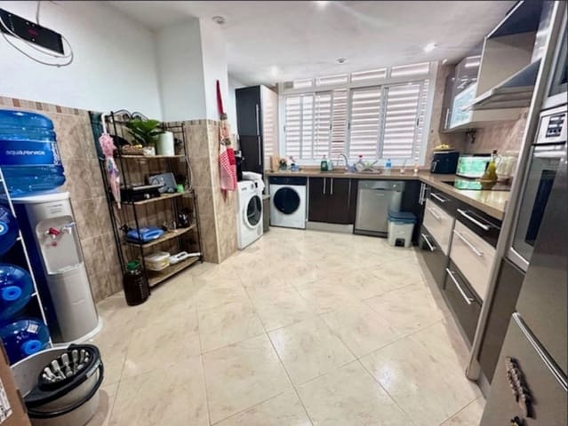 3 soverom Leilighet til salgs i Nueva Andalucia, Marbella med svømmebasseng garasje - € 320 000 (Ref: 9526060)