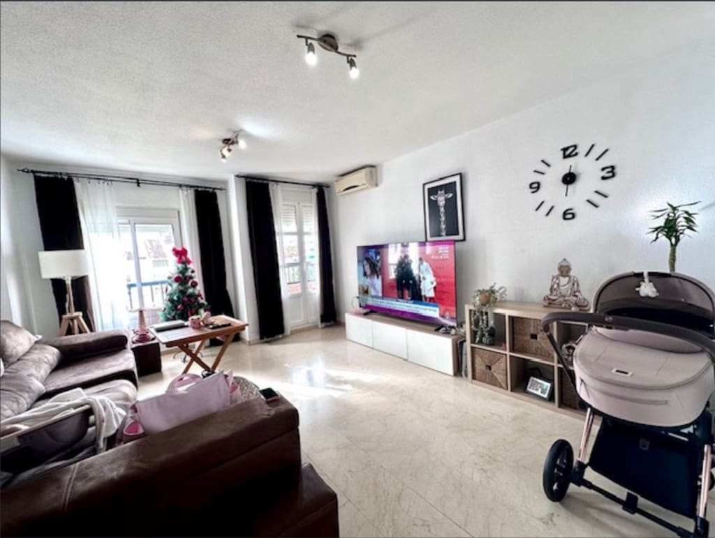 3 soverom Leilighet til salgs i Nueva Andalucia med svømmebasseng garasje - € 320 000 (Ref: 9526060)