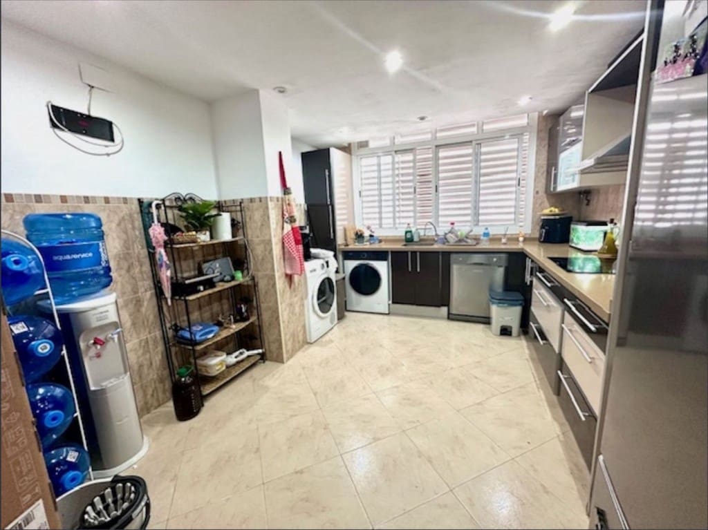 3 soverom Leilighet til salgs i Nueva Andalucia med svømmebasseng garasje - € 320 000 (Ref: 9526060)