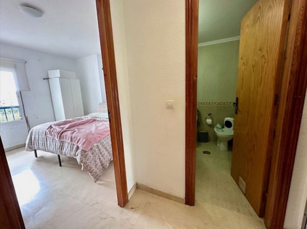 3 soverom Leilighet til salgs i Nueva Andalucia med svømmebasseng garasje - € 320 000 (Ref: 9526060)