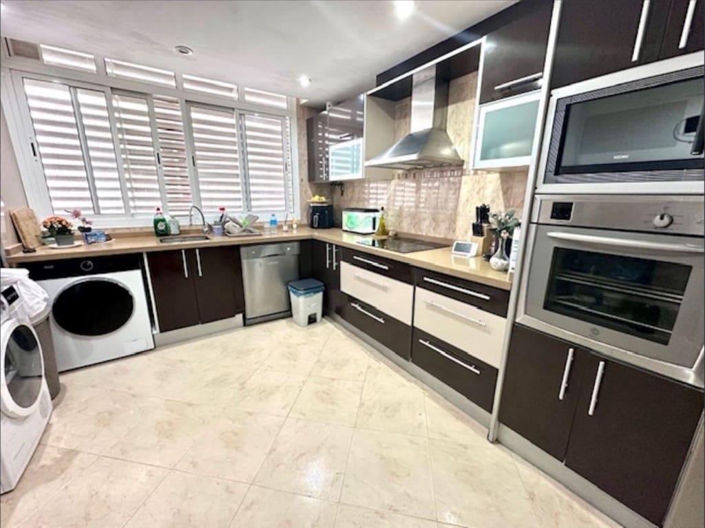 3 soverom Leilighet til salgs i Nueva Andalucia med svømmebasseng garasje - € 320 000 (Ref: 9526060)