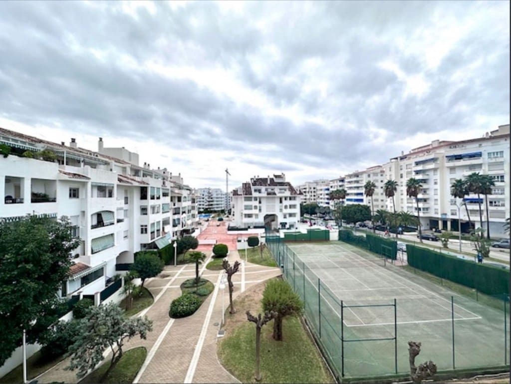 3 soverom Leilighet til salgs i Nueva Andalucia med svømmebasseng garasje - € 320 000 (Ref: 9526060)