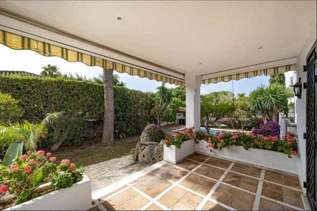 4 makuuhuone Huvila myytävänä paikassa Marbella mukana uima-altaan 
autotalli - 2 050 000 € (Ref: 9526062)