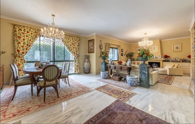 4 makuuhuone Huvila myytävänä paikassa Marbella mukana uima-altaan 
autotalli - 2 050 000 € (Ref: 9526062)