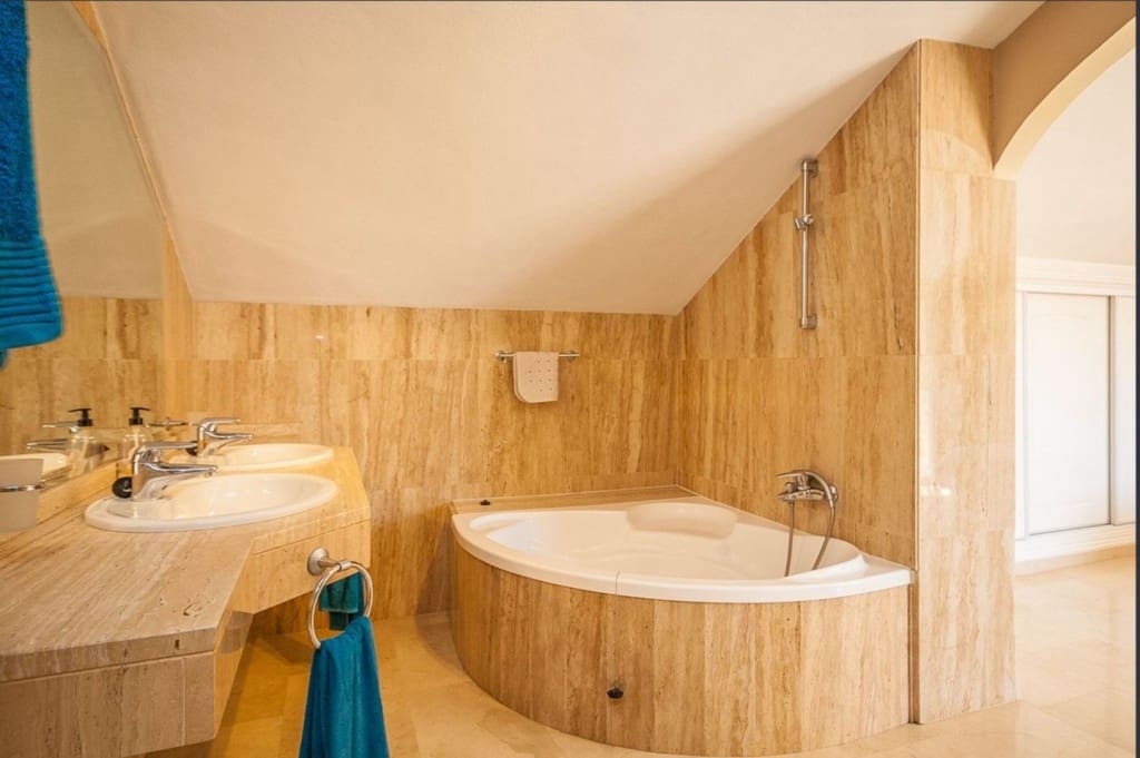 2 soveværelse Penthouse til salg i Elviria med swimmingpool garage - € 435.000 (Ref: 9533334)