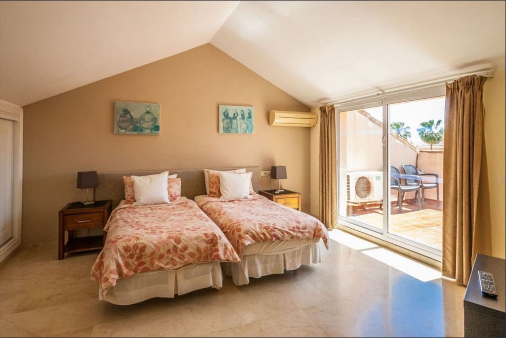 2 soveværelse Penthouse til salg i Elviria med swimmingpool garage - € 435.000 (Ref: 9533334)