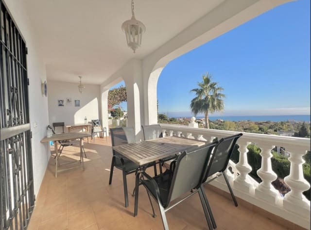 Chalet de 4 habitaciones en La Capellania, Benalmádena en venta con piscina - 990.000 € (Ref: 9535493)