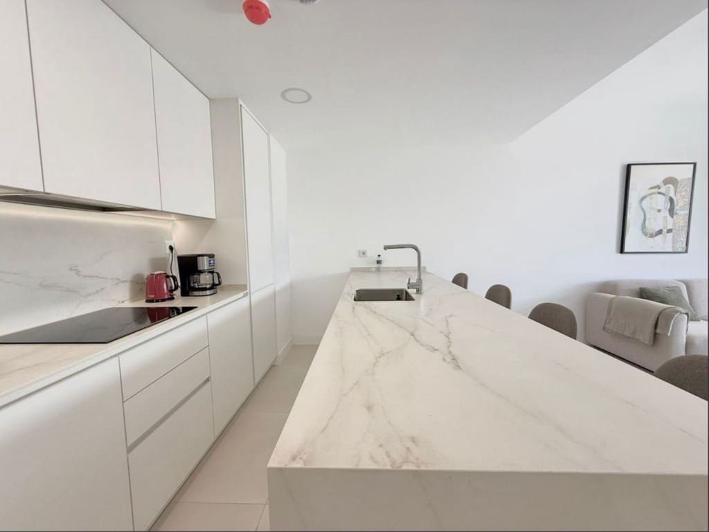 Apartamento de 2 habitaciones en Fuengirola en venta con piscina garaje - 449.000 € (Ref: 9542982)