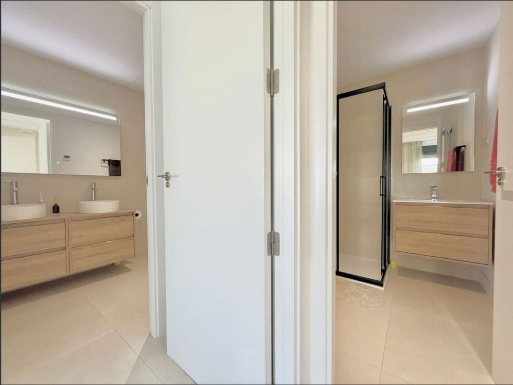 Apartamento de 2 habitaciones en Fuengirola en venta con piscina garaje - 449.000 € (Ref: 9542982)