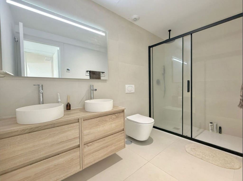 Apartamento de 2 habitaciones en Fuengirola en venta con piscina garaje - 449.000 € (Ref: 9542982)