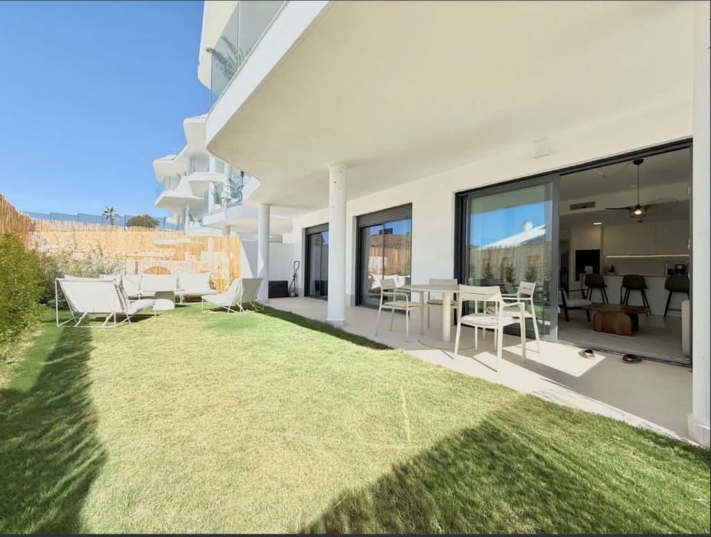 Apartamento de 2 habitaciones en Fuengirola en venta con piscina garaje - 449.000 € (Ref: 9542982)