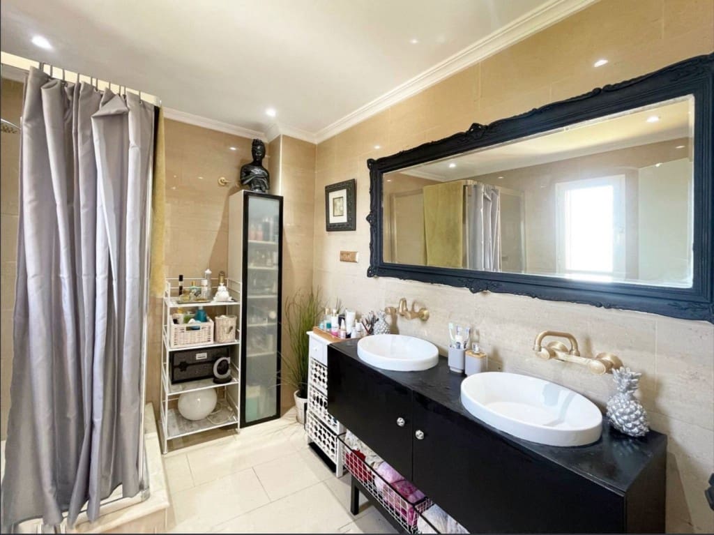 Casa de 4 habitaciones en Benalmádena en venta con piscina garaje - 525.000 € (Ref: 9542983)