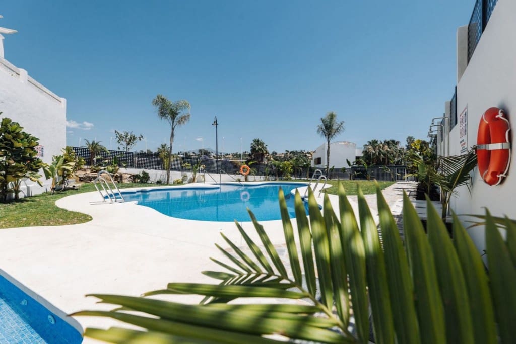 3 sovrum Hus till salu i El Paraiso med pool garage - 560 000 € (Ref: 9547511)