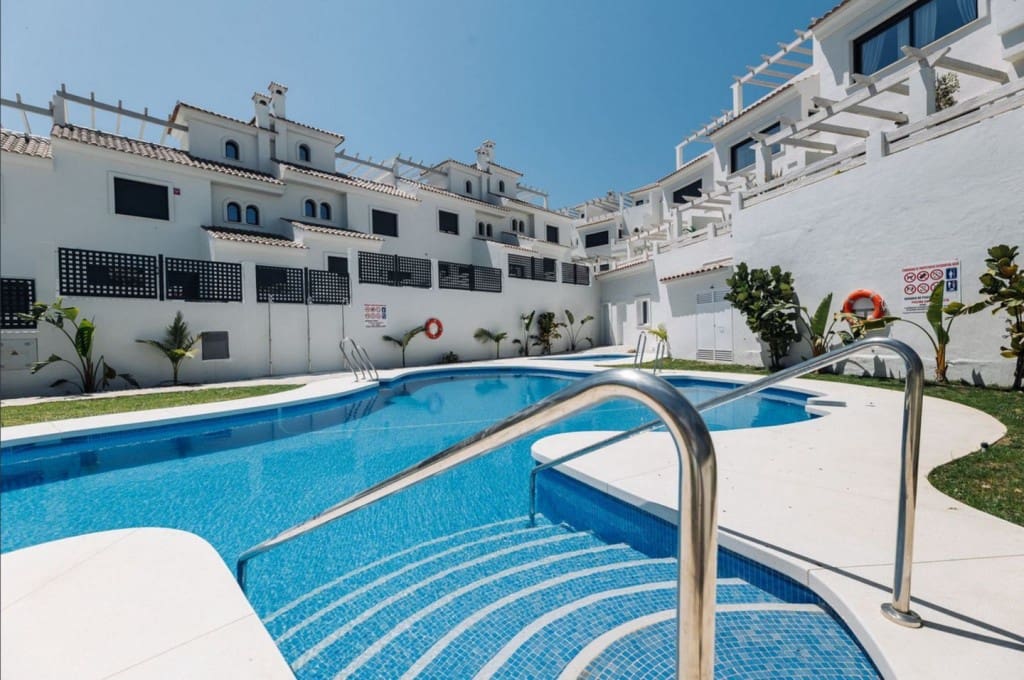 3 sovrum Hus till salu i El Paraiso med pool garage - 560 000 € (Ref: 9547511)