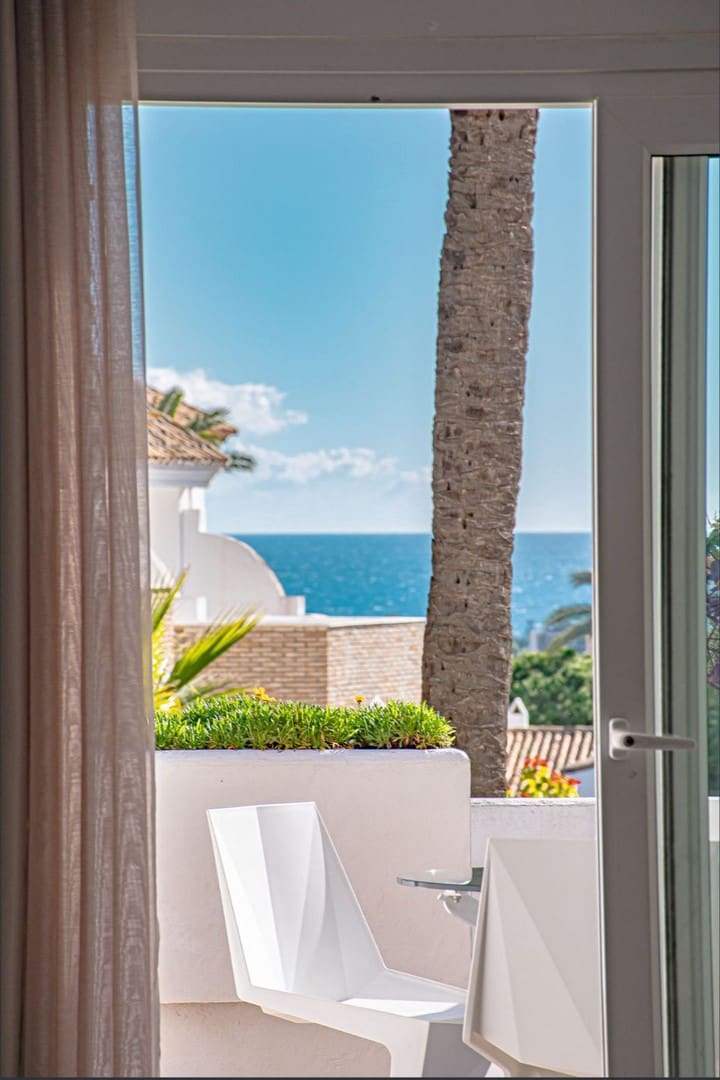 2 sypialnia Dom na sprzedaż w El Paraiso z basenem garażem - 525 000 € (Ref: 9547512)