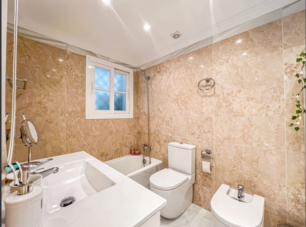 2 sypialnia Dom na sprzedaż w El Paraiso z basenem garażem - 525 000 € (Ref: 9547512)