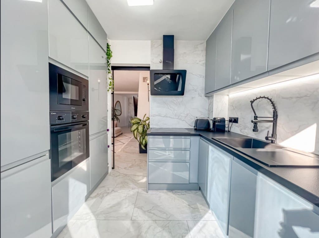 2 sypialnia Dom na sprzedaż w El Paraiso z basenem garażem - 525 000 € (Ref: 9547512)