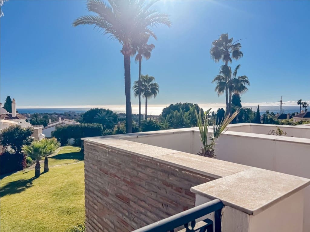 2 sypialnia Dom na sprzedaż w El Paraiso z basenem garażem - 525 000 € (Ref: 9547512)