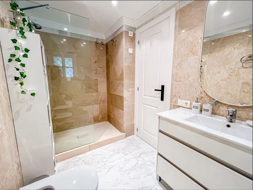 2 sypialnia Dom na sprzedaż w El Paraiso z basenem garażem - 525 000 € (Ref: 9547512)