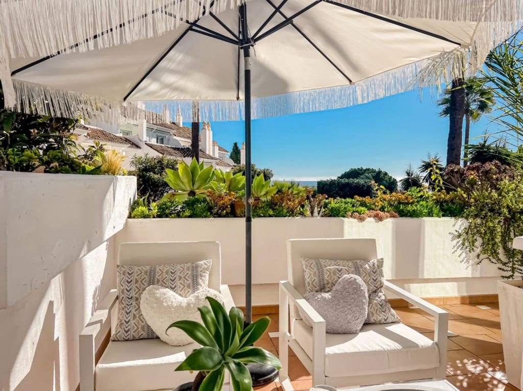 2 sypialnia Dom na sprzedaż w El Paraiso z basenem garażem - 525 000 € (Ref: 9547512)