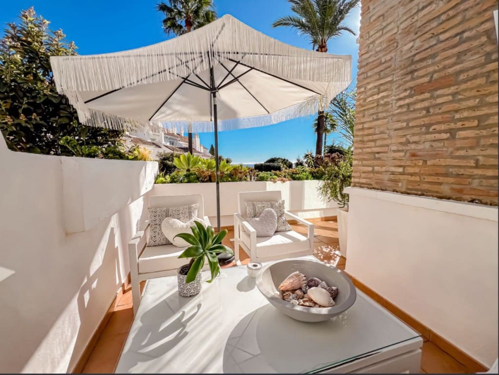 2 sypialnia Dom na sprzedaż w El Paraiso z basenem garażem - 525 000 € (Ref: 9547512)