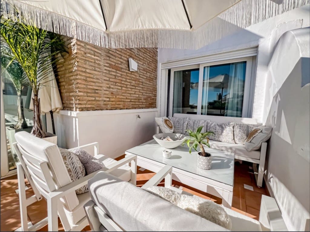 2 sypialnia Dom na sprzedaż w El Paraiso z basenem garażem - 525 000 € (Ref: 9547512)