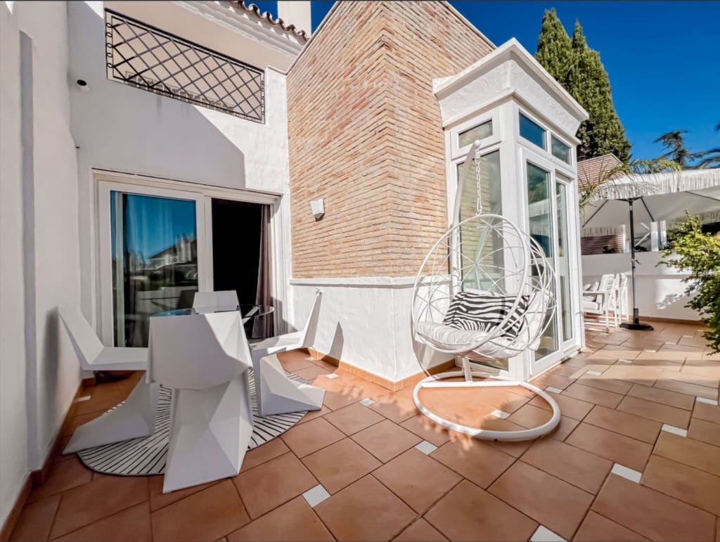 2 sypialnia Dom na sprzedaż w El Paraiso z basenem garażem - 525 000 € (Ref: 9547512)