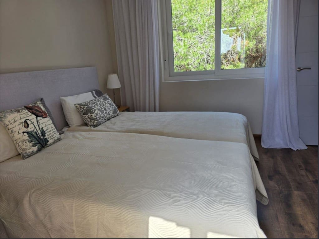 4 bedroom Villa for sale in Marbesa with pool garage - € 1,290,000 (Ref: 9550565)