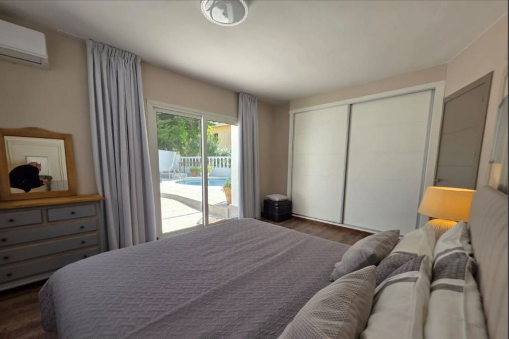 4 bedroom Villa for sale in Marbesa with pool garage - € 1,290,000 (Ref: 9550565)