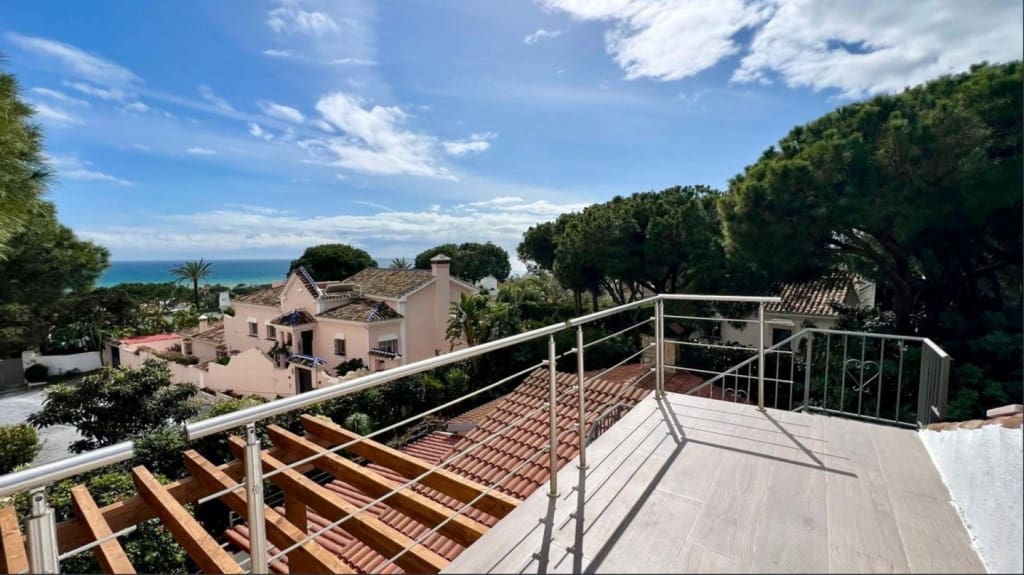 4 bedroom Villa for sale in Marbesa with pool garage - € 1,290,000 (Ref: 9550565)